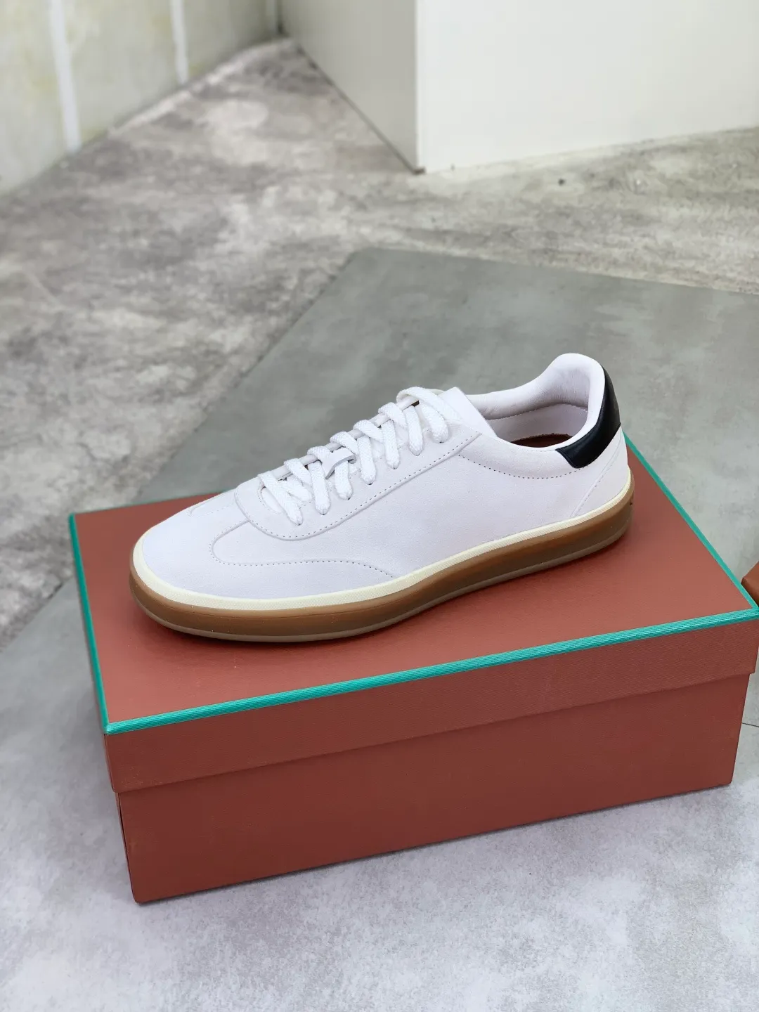 Men's men's shoes 💰P580 New model 💰 The latest casual shoes Loro Piana 💯 Top grade 💯 Buy the original copy 💯 Founded the existing Loro Piana company on April 24, 1924. It is the sixth generation of family operation, providing the best quality products to customers who are discerning about taste and quality. Imported original fly woven fabric with cowhide fabric, plain calfskin lining, hand-stitched thread with cowhide feet, original packaging, high-end outsole, size: 38-45 (customized for 46), 8️⃣ colors available